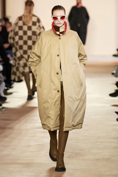 Look 12